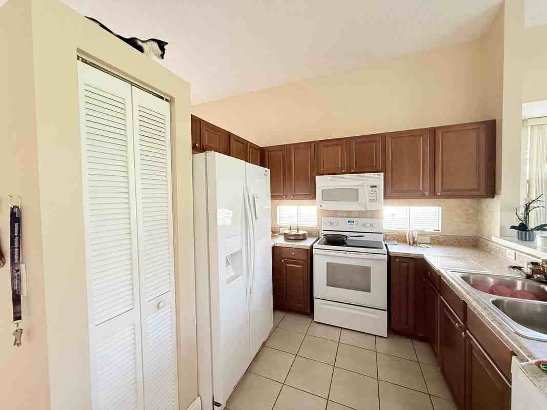 4965 Sw 153rd Ave - Photo 2 of 3