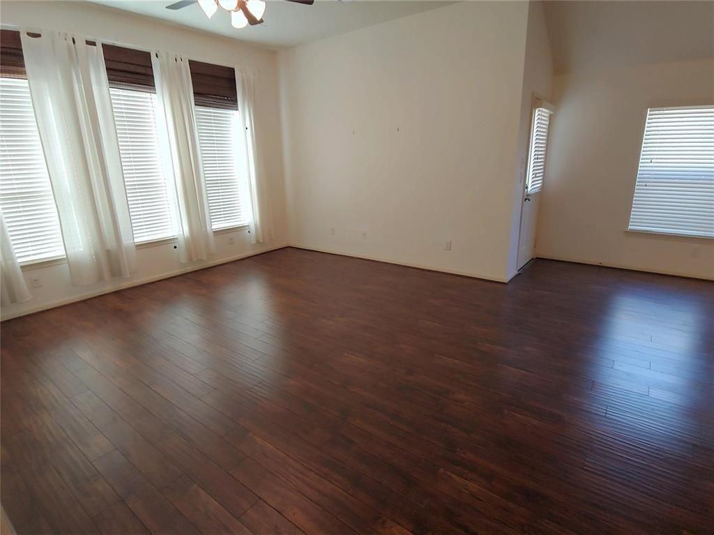 3122 Crescent Oaks Park Ln - Photo 2 of 6