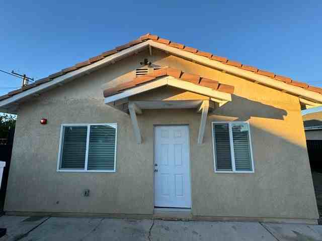 223 Orange Ave - Photo 2 of 12
