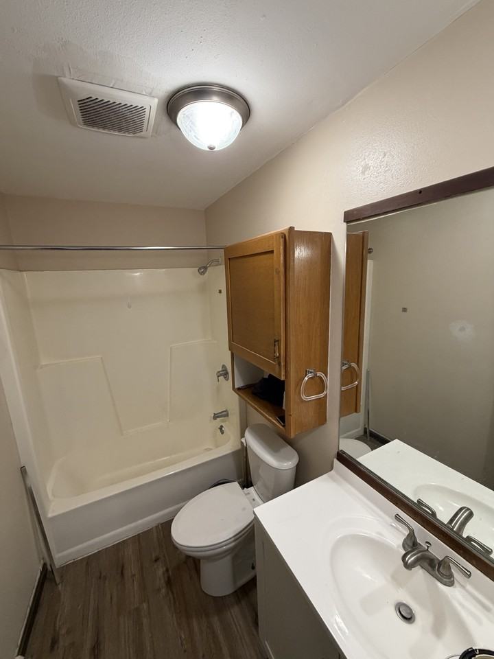 1320 East Lieg Avenue - Photo 3 of 5