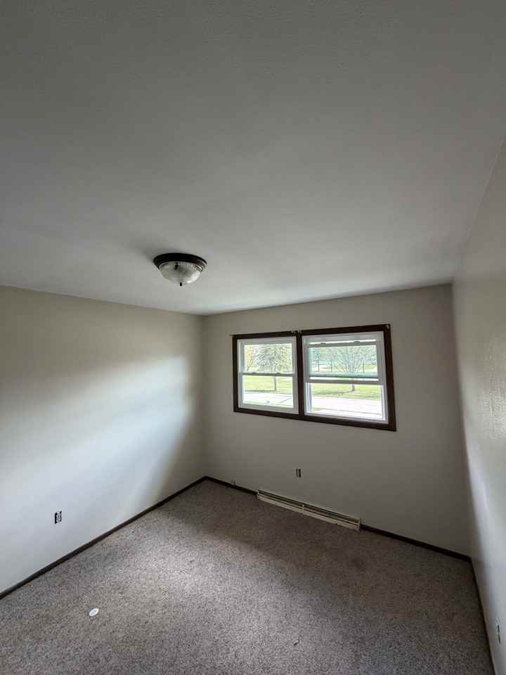 1320 East Lieg Avenue - Photo 4 of 5