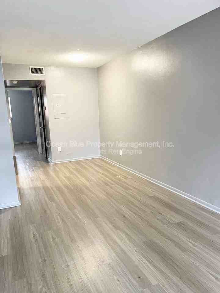 311 S Arcturas Ave #3 - Photo 2 of 7
