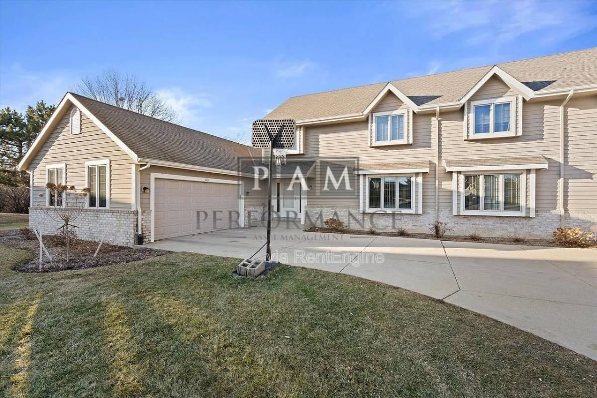 3209 S Ridgecrest Ct - Photo 2 of 10