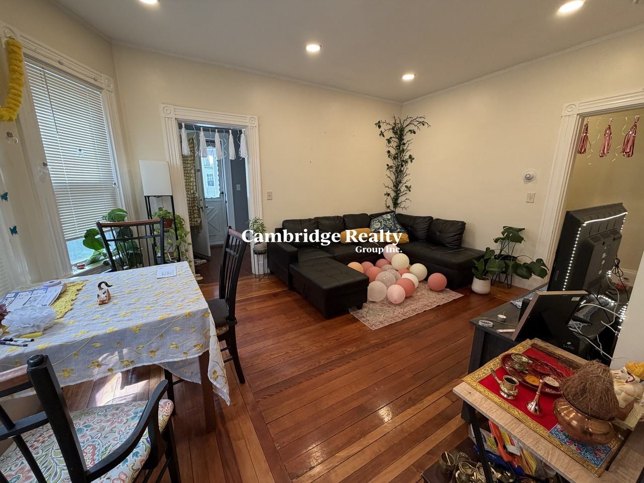 31 Mansfield St #1 - Photo 3 of 15