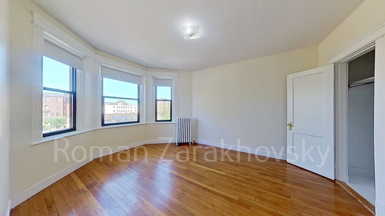 1160 Commonwealth Ave #33A