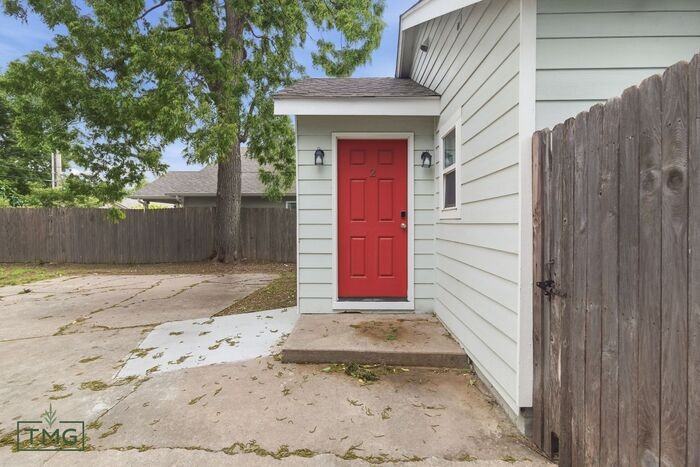 2516 E 6th St #2 - Photo 4 of 19