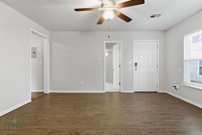 2516 E 6th St #2 - Photo 5 of 19