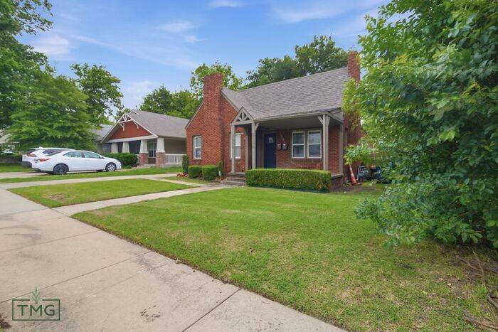 2606 E 7th St - Photo 5 of 21