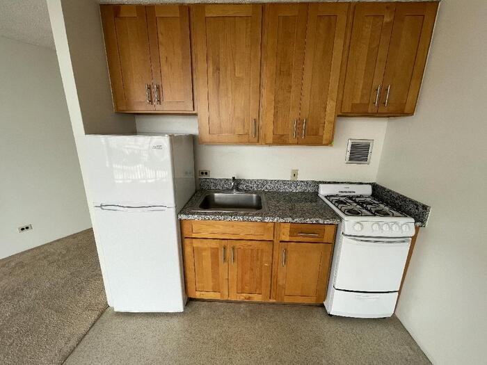 750 Amana St #111 - Photo 3 of 5