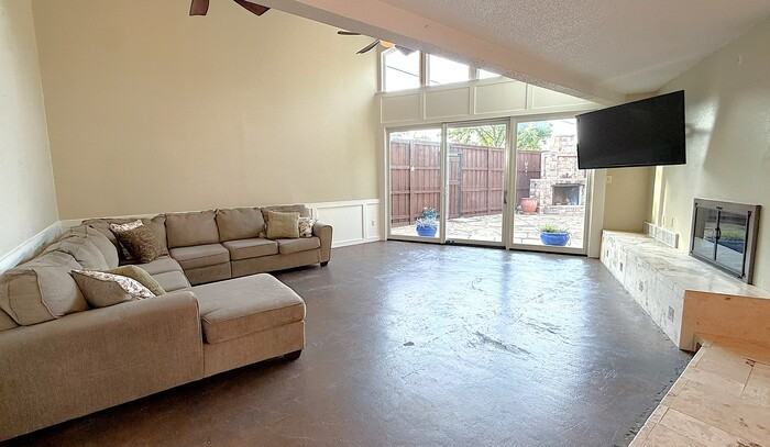 1725 Ashland Ave - Photo 3 of 19