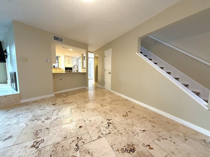 1725 Ashland Ave - Photo 4 of 19