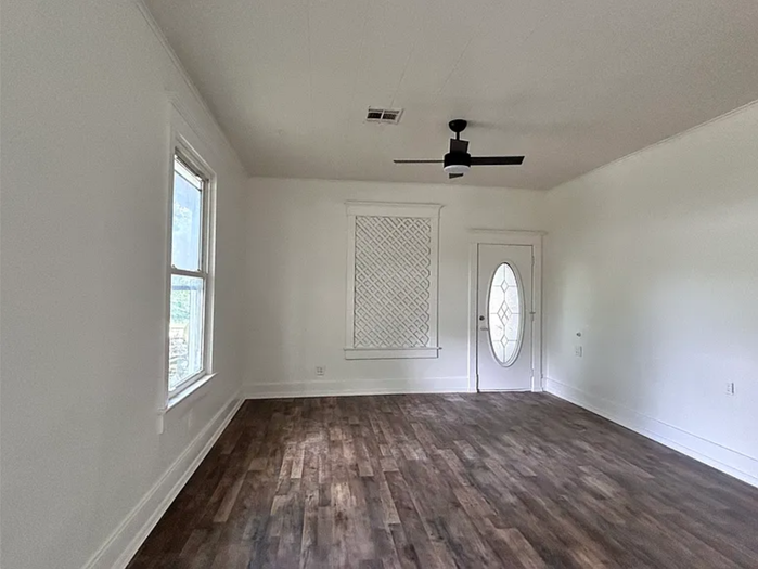 149 S Dixon Ave - Photo 3 of 8