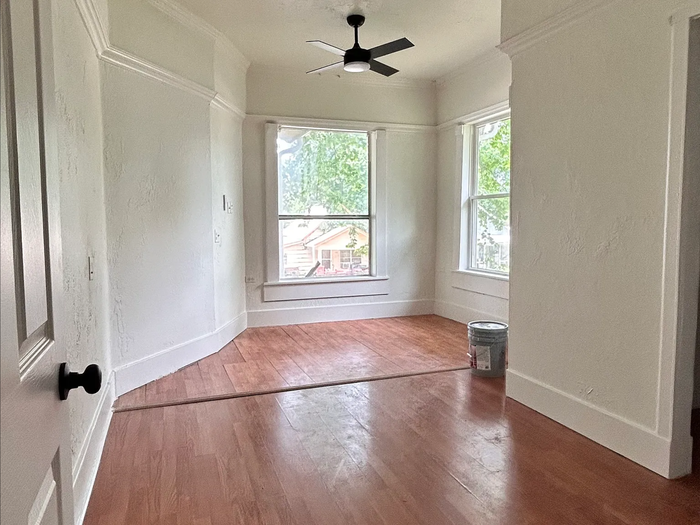 149 S Dixon Ave - Photo 7 of 8