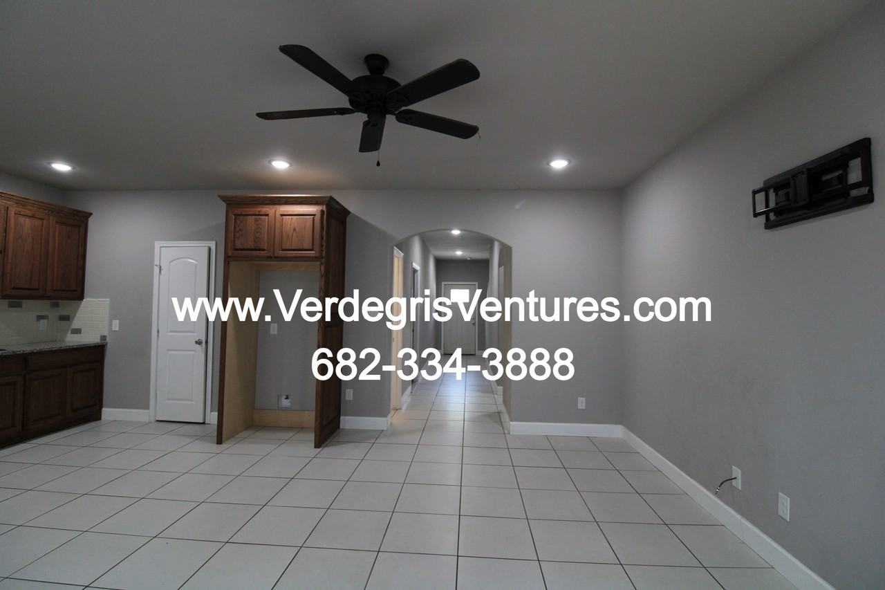 110 E Wilson St #B - Photo 2 of 13