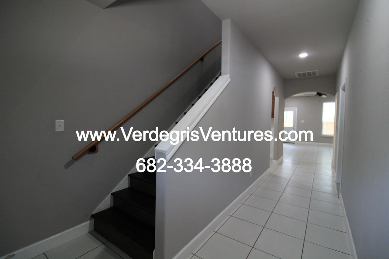 110 E Wilson St #B - Photo 4 of 13