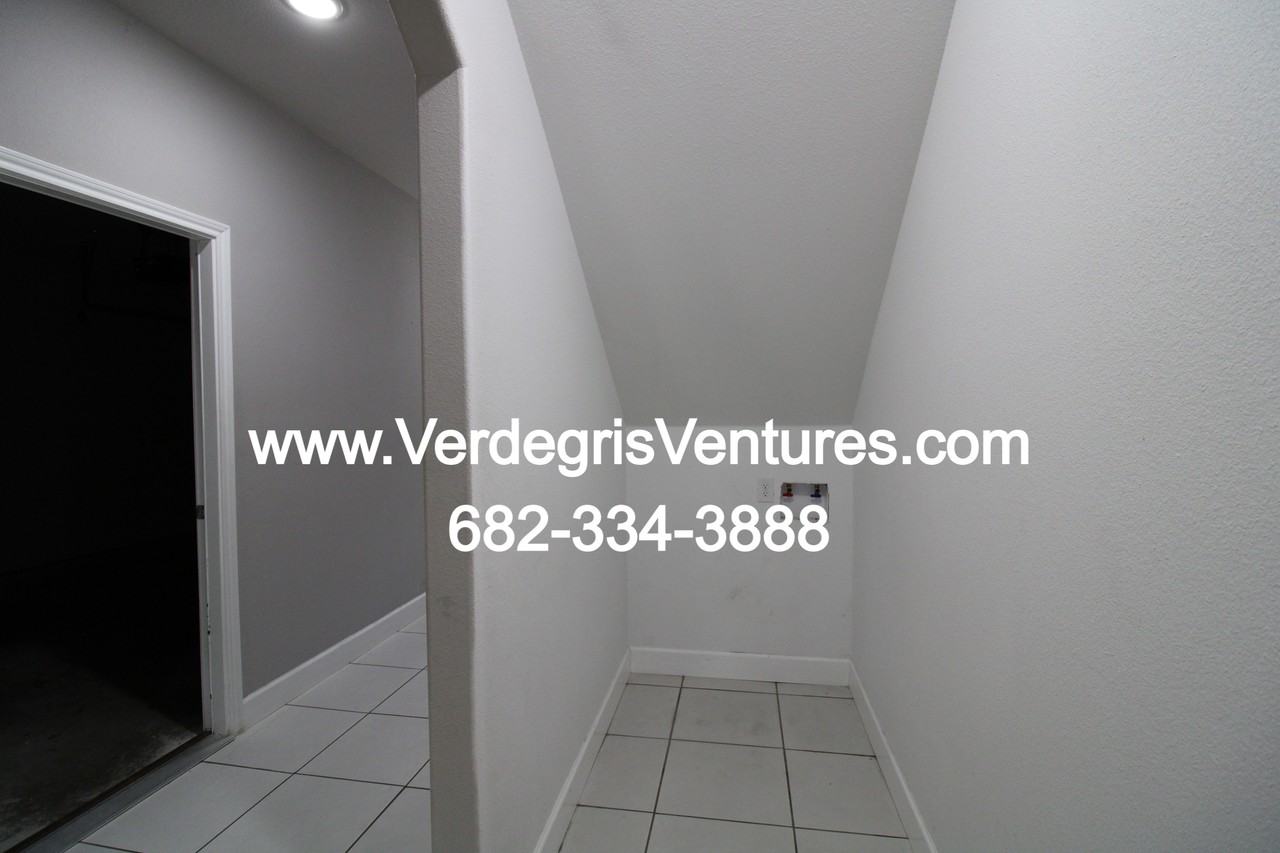 110 E Wilson St #B - Photo 5 of 13
