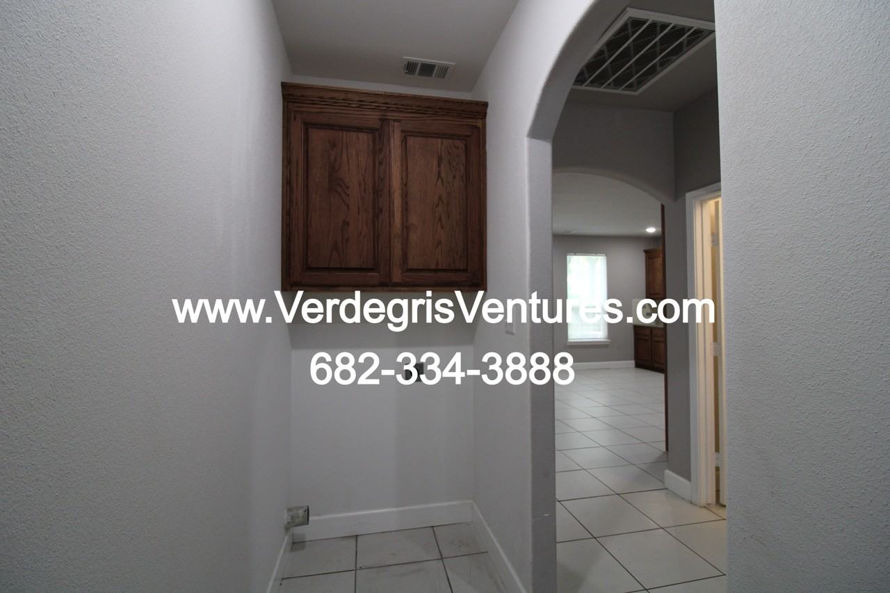 110 E Wilson St #B - Photo 6 of 13