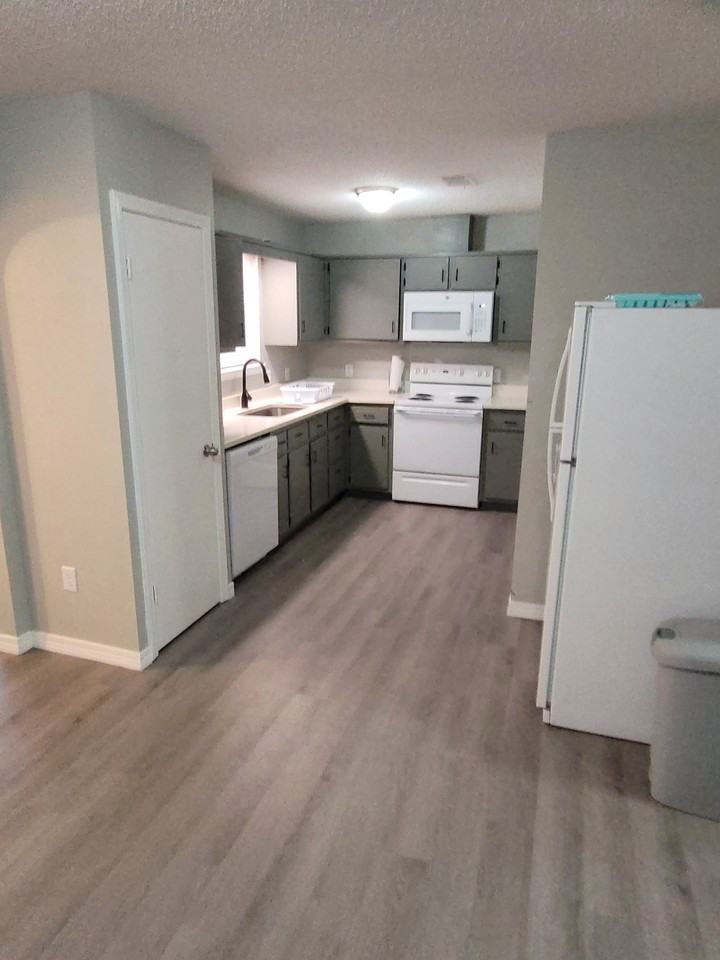 8802 Pebble Brook Dr #NA - Photo 6 of 11