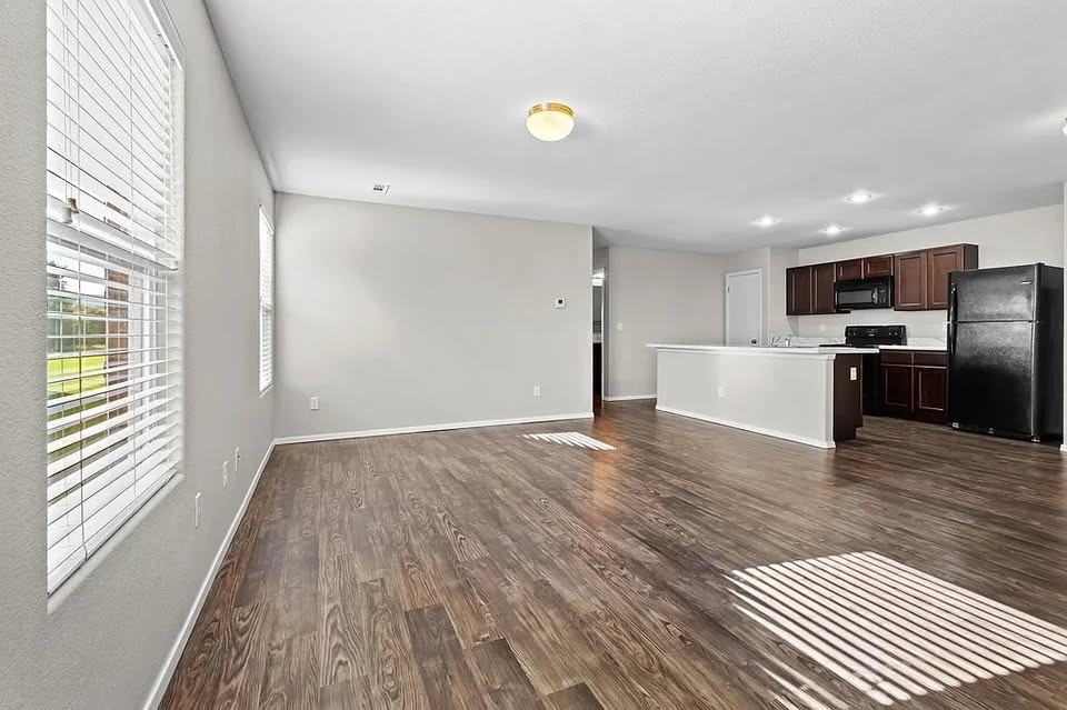 264 E Anabranch Ct #NA - Photo 3 of 17