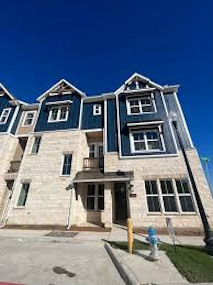 800 Comal Dr #800