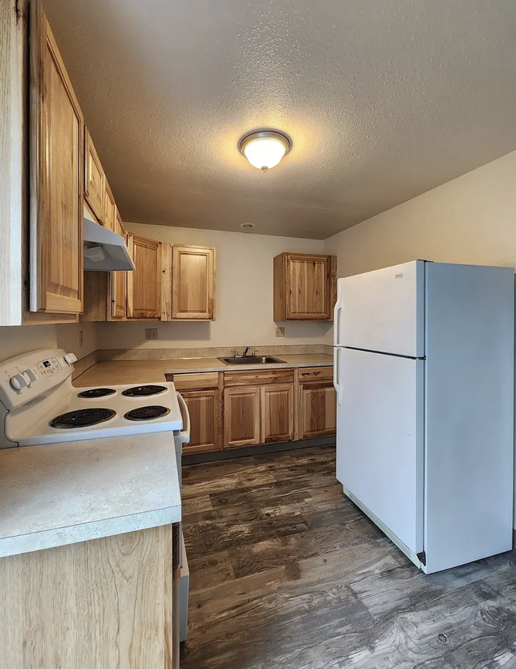 380 Sw Tunison Ave #1 - Photo 3 of 8