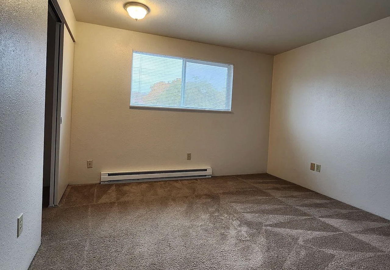 380 Sw Tunison Ave #1 - Photo 5 of 8