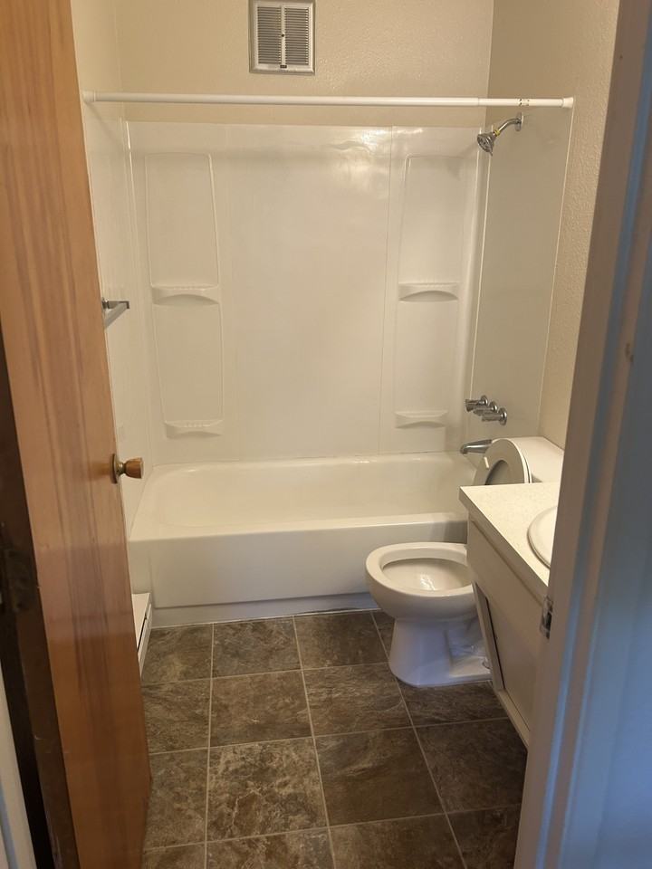 380 Sw Tunison Ave #1 - Photo 6 of 8