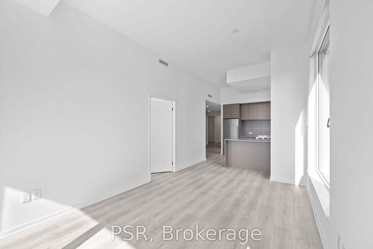 101 Roehampton Avenue - Photo 2 of 11
