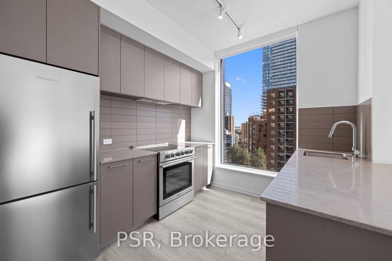 101 Roehampton Avenue - Photo 3 of 11