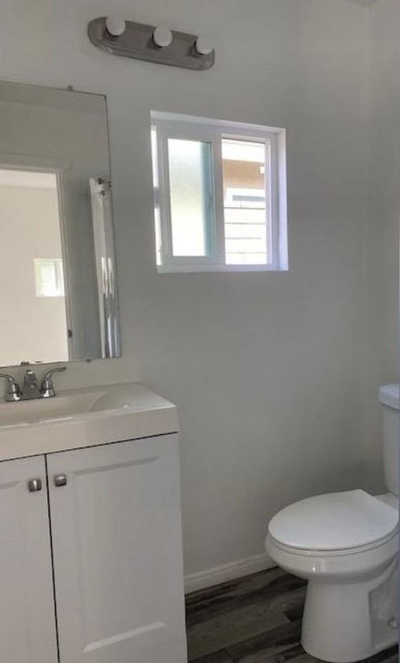 5086 Beech St - Photo 2 of 6