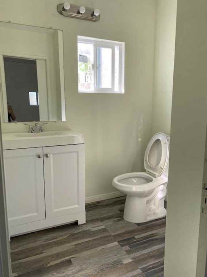 5086 Beech St - Photo 5 of 6