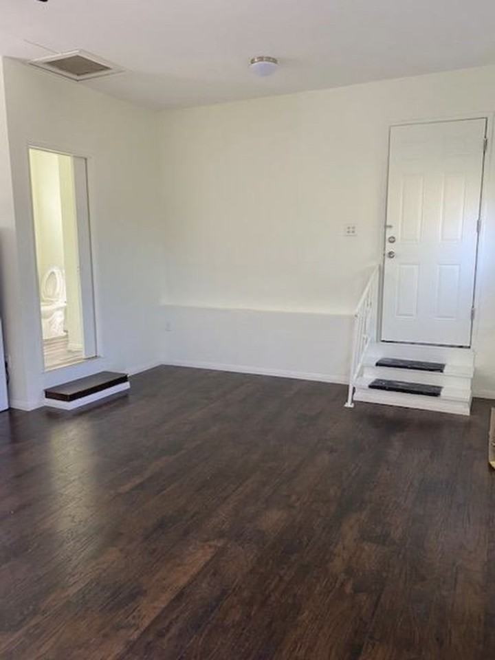 5086 Beech St - Photo 6 of 6