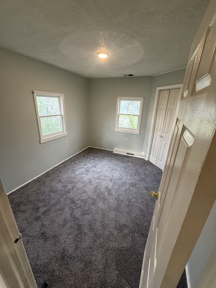 240 Horseheads Blvd #3 - Photo 5 of 7