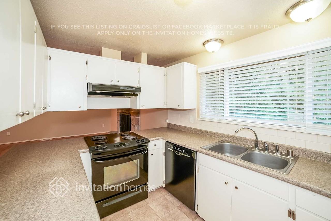 2628 S 357th St - Photo 7 of 19