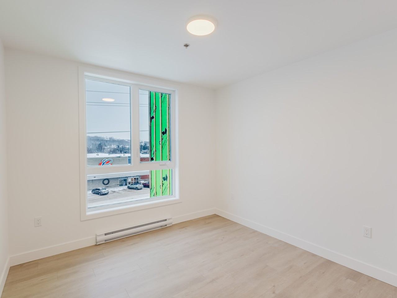 2015 Rue King Est #101 - Photo 2 of 10