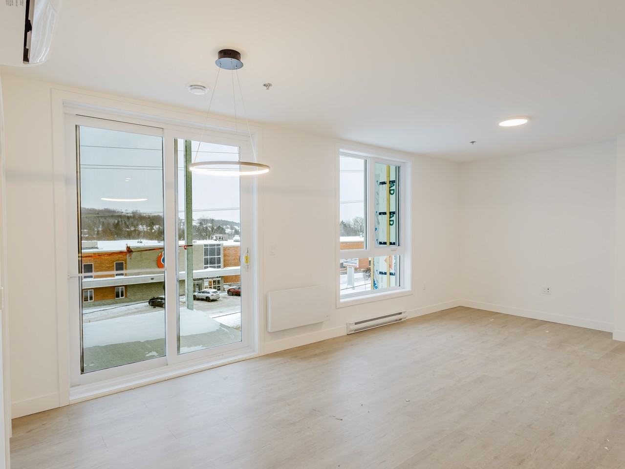 2015 Rue King Est #101 - Photo 5 of 10