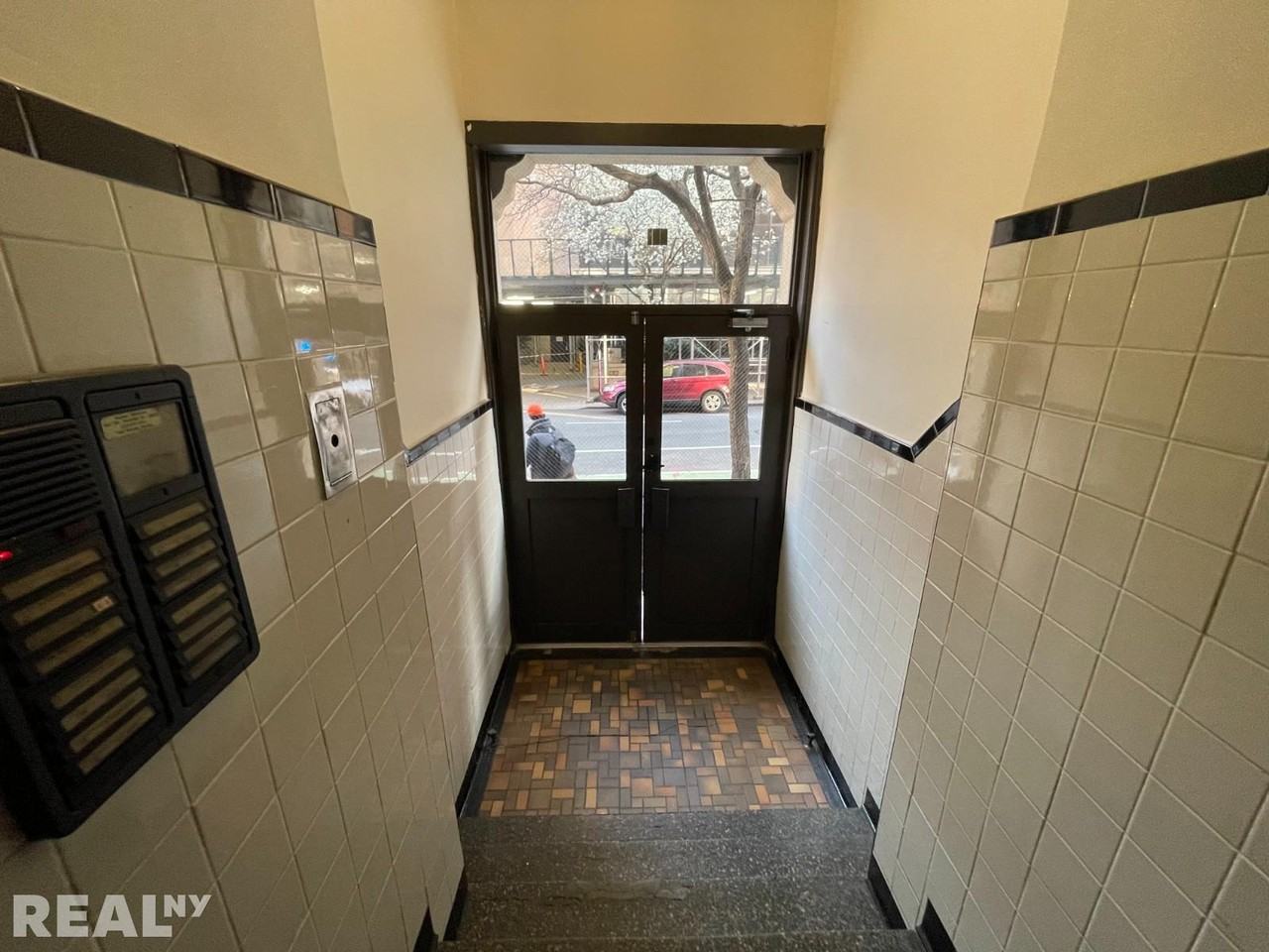 241 E 38th St #1D - Photo 7 of 7