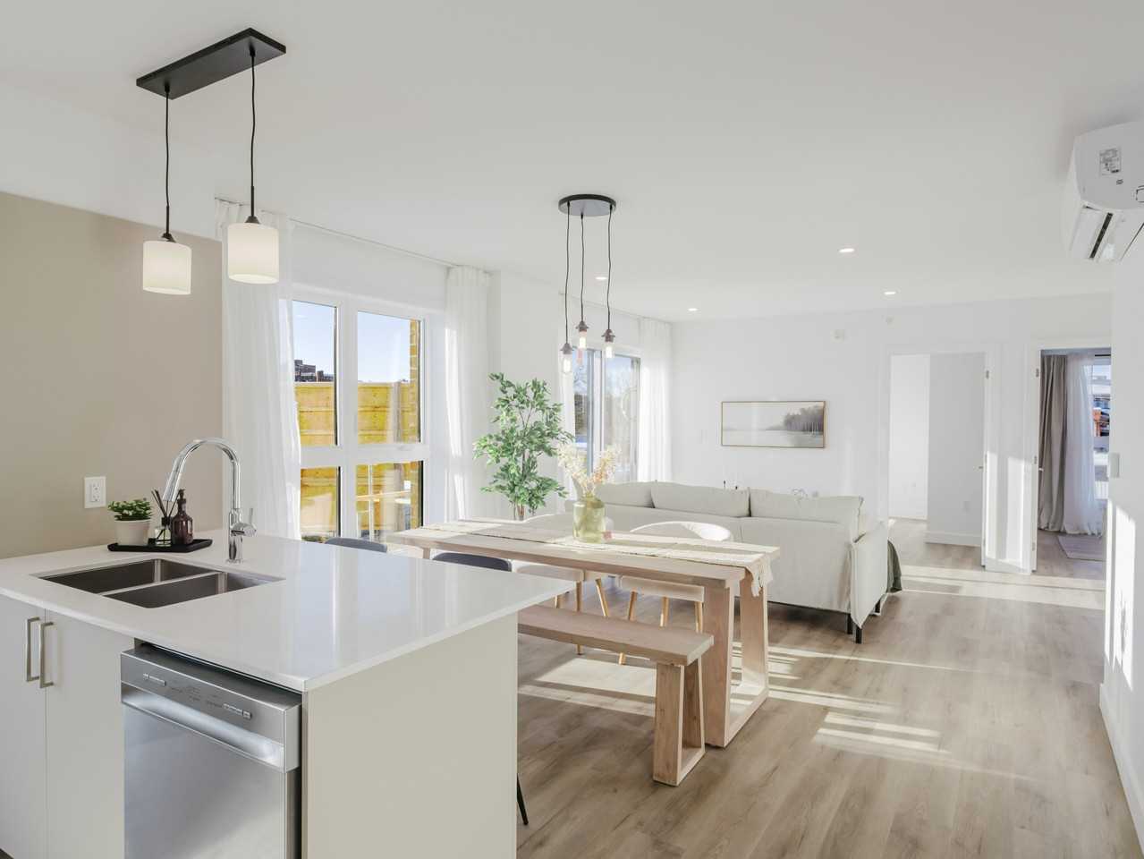 333 Rue Bowen Sud #101 - Photo 3 of 18