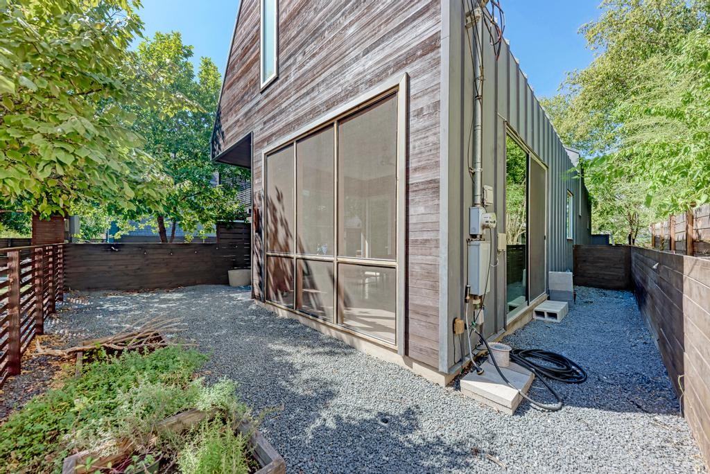 304 W Milton St #1 - Photo 4 of 39