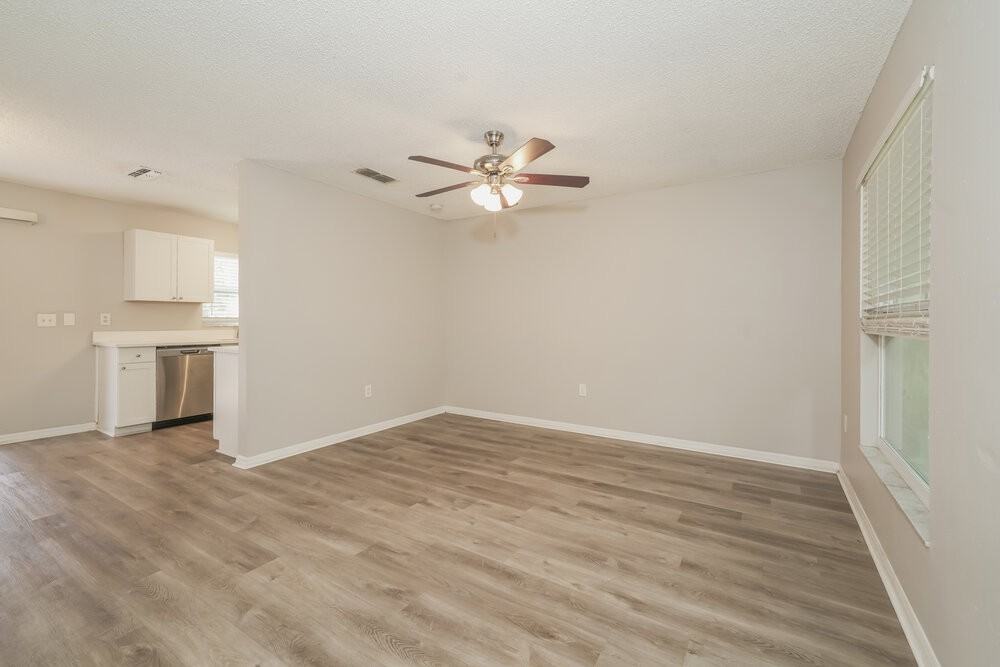 5227 Grace St E - Photo 3 of 16