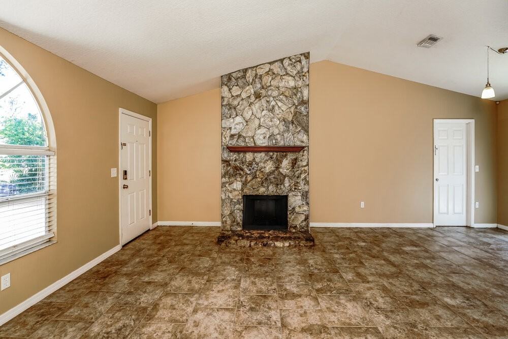 6057 Balsam St - Photo 3 of 16