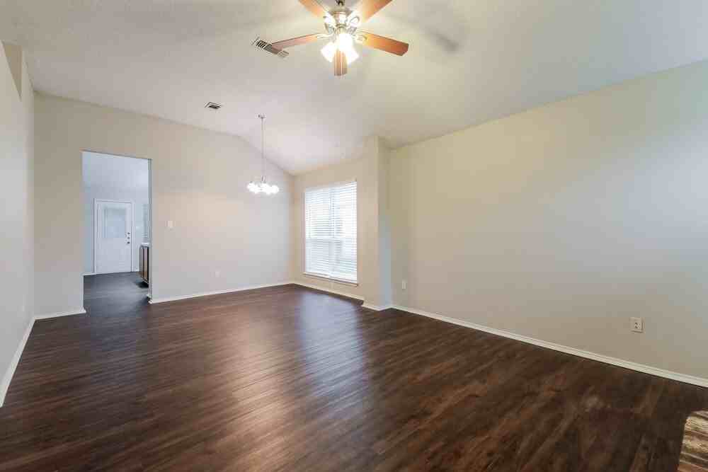 2824 Bent Brook Dr - Photo 4 of 16