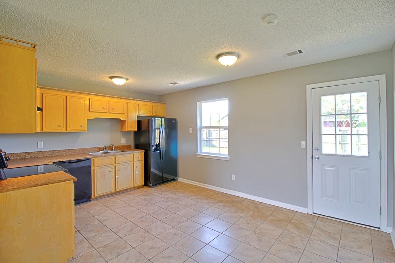 850 Lyndsi Ln #1 - Photo 7 of 32