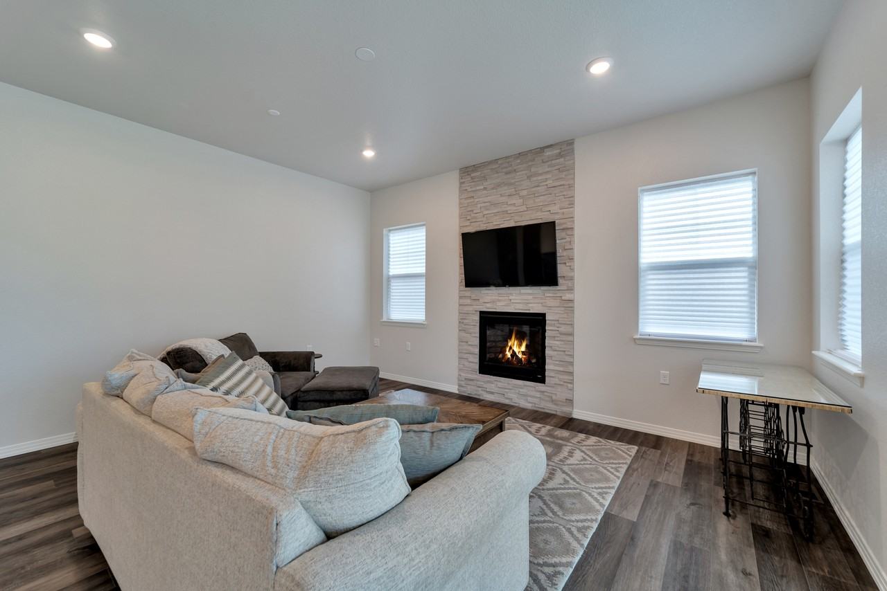 307 1st Ave #1 - Photo 5 of 25