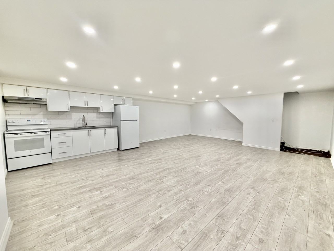 2768 Dundas Street West - Photo 4 of 14