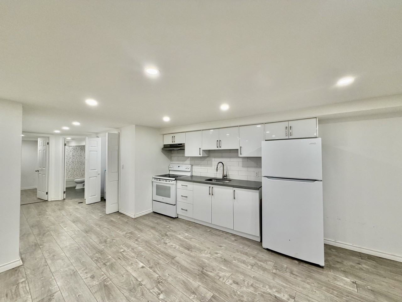 2768 Dundas Street West - Photo 7 of 14