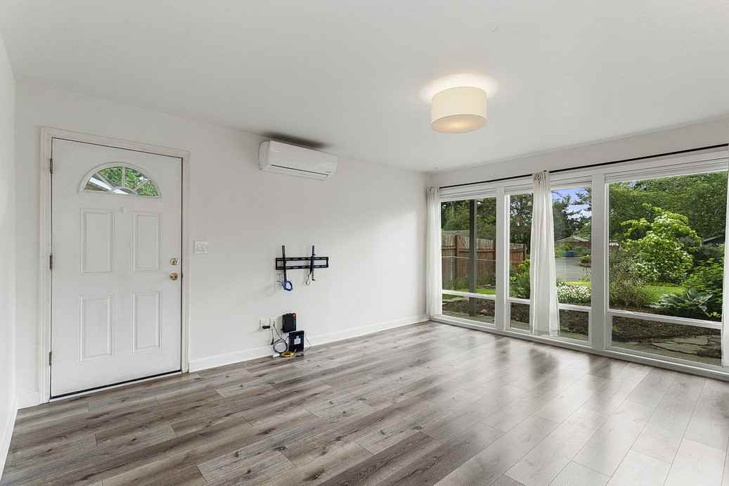 5359 Se 91st Ave #1 - Photo 5 of 35