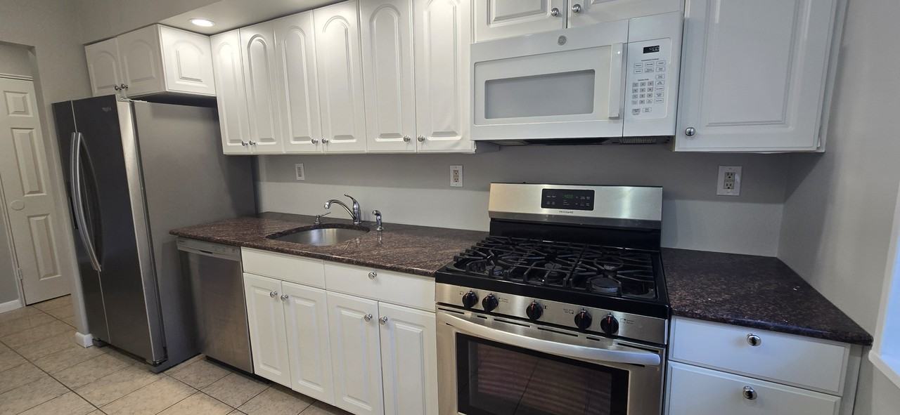 220 Prospect Ave Apt 1b #1B - Photo 4 of 9