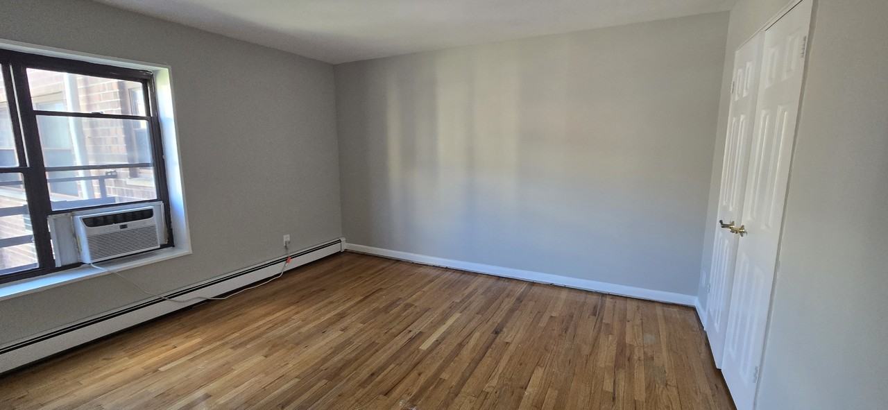 220 Prospect Ave Apt 1b #1B - Photo 6 of 9
