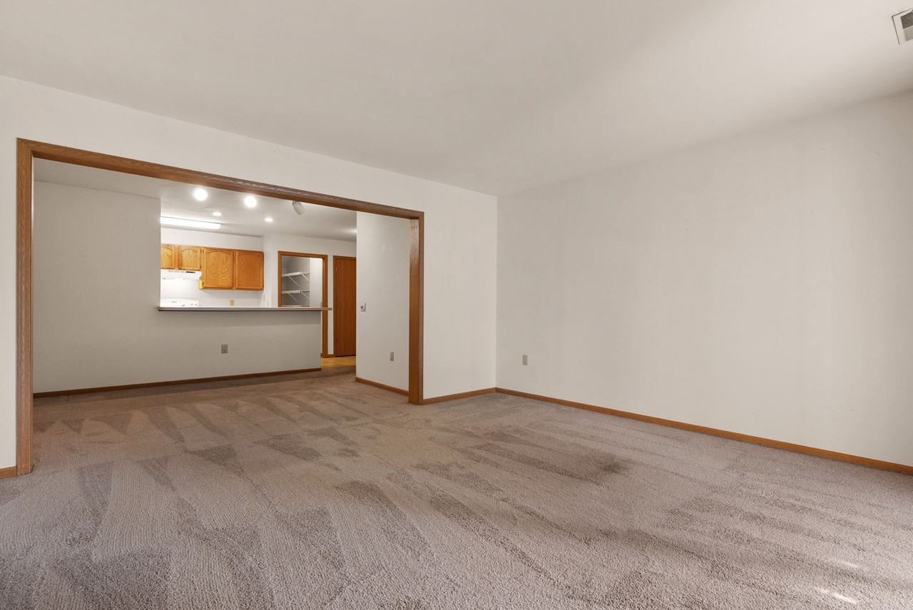 3225 Stonecreek Dr #4 - Photo 3 of 32